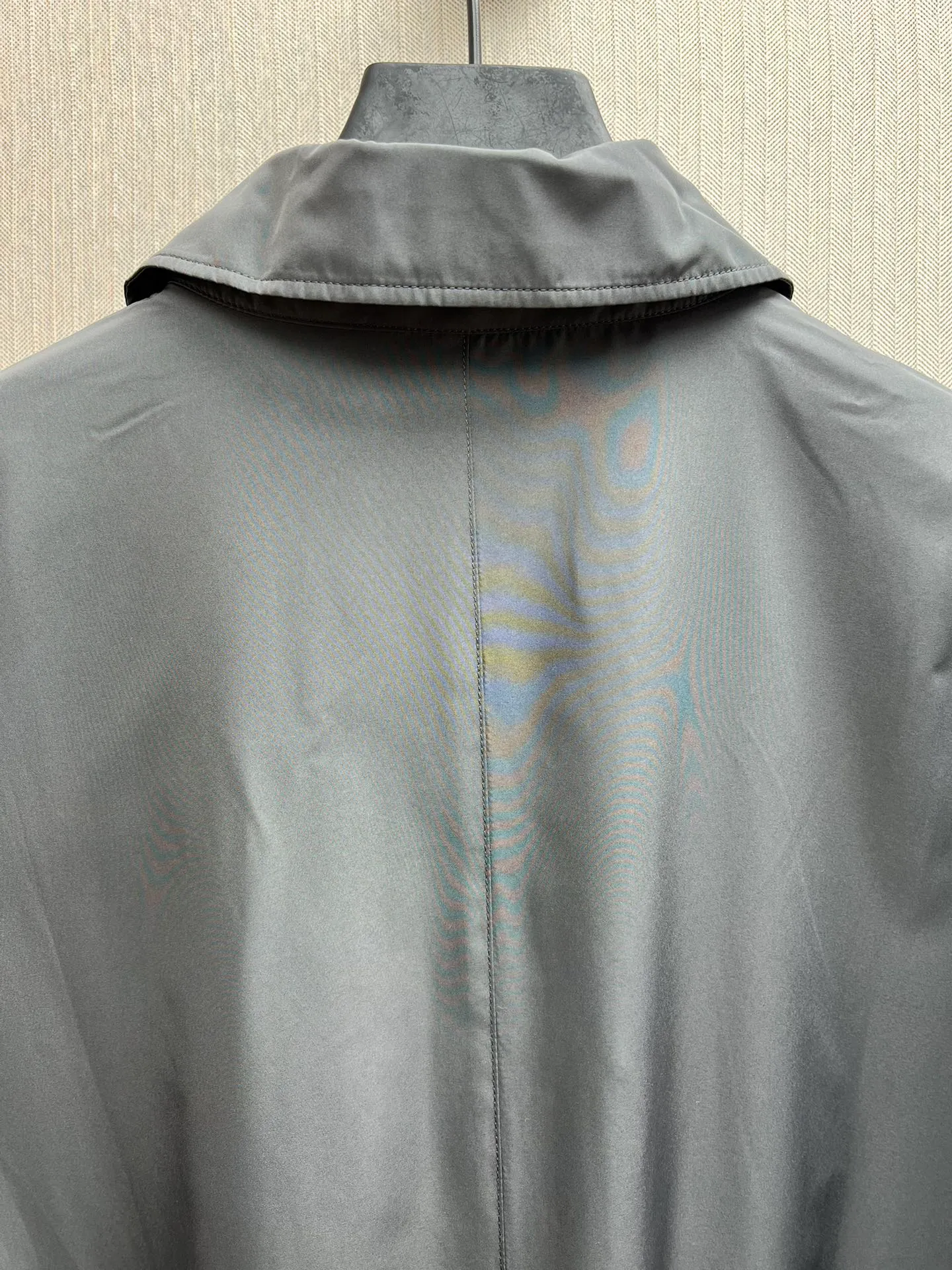 P710 POLO 25ss new packable jacket. This jacket can be stored in its own jacket and can be hung on the luggage handle after being stored. It is an ideal choice for travel. It is made of waterproof fabric and equipped with multiple pockets to store your regular supplies. Size: M.L.XL.XXL.